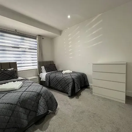 Star London Bell Lane 3-Bed Oasis With Garden Apartment Hendon Exterior photo