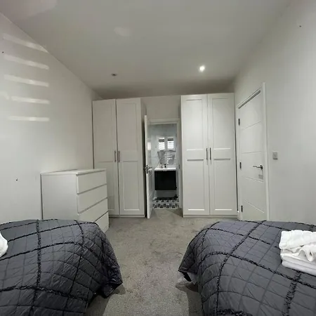 Star London Bell Lane 3-Bed Oasis With Garden Apartment Hendon Exterior photo