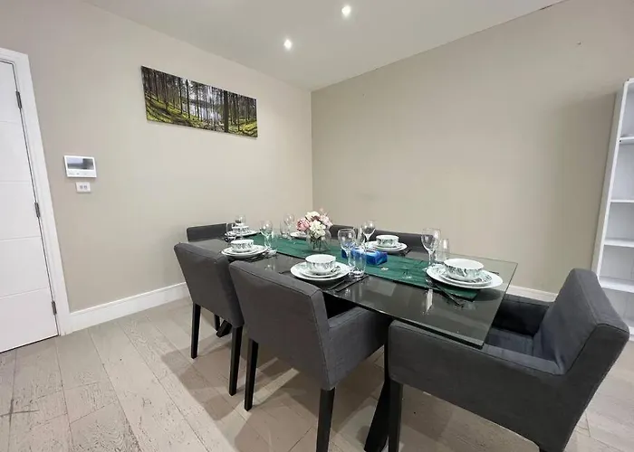 Star London Bell Lane 3-Bed Oasis With Garden