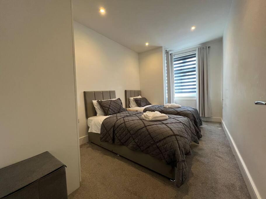 Star London Bell Lane 3-bed Oasis With Garden Apartment *