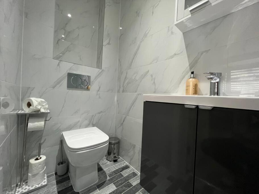 Star London Bell Lane 3-bed Oasis With Garden * Hendon