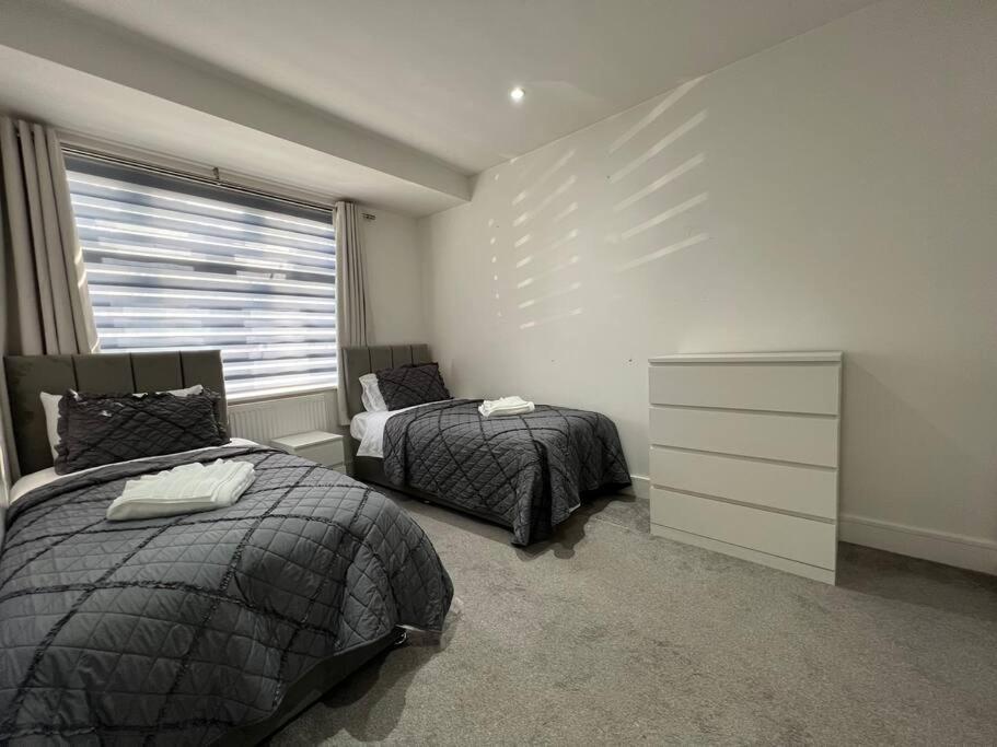 Star London Bell Lane 3-bed Oasis With Garden Apartment Hendon