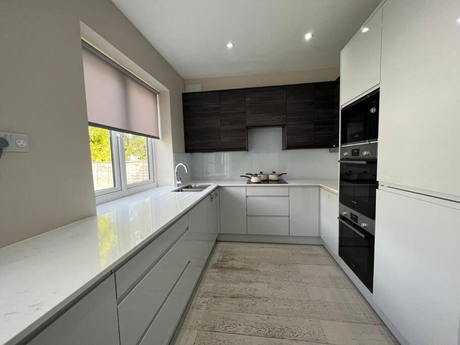 Star London Bell Lane 3-bed Oasis With Garden * Hendon