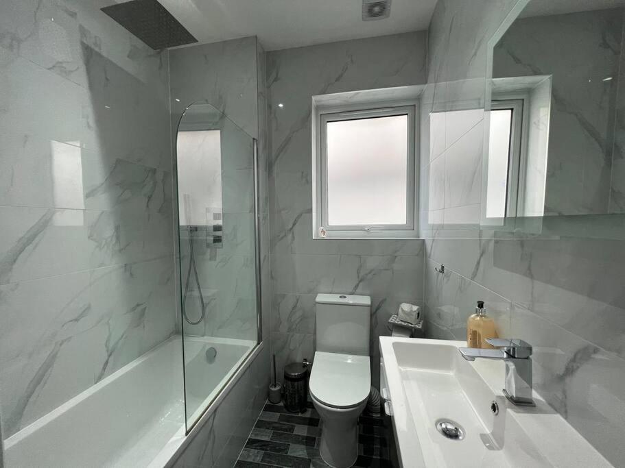Apartment Star London Bell Lane 3-bed Oasis With Garden *