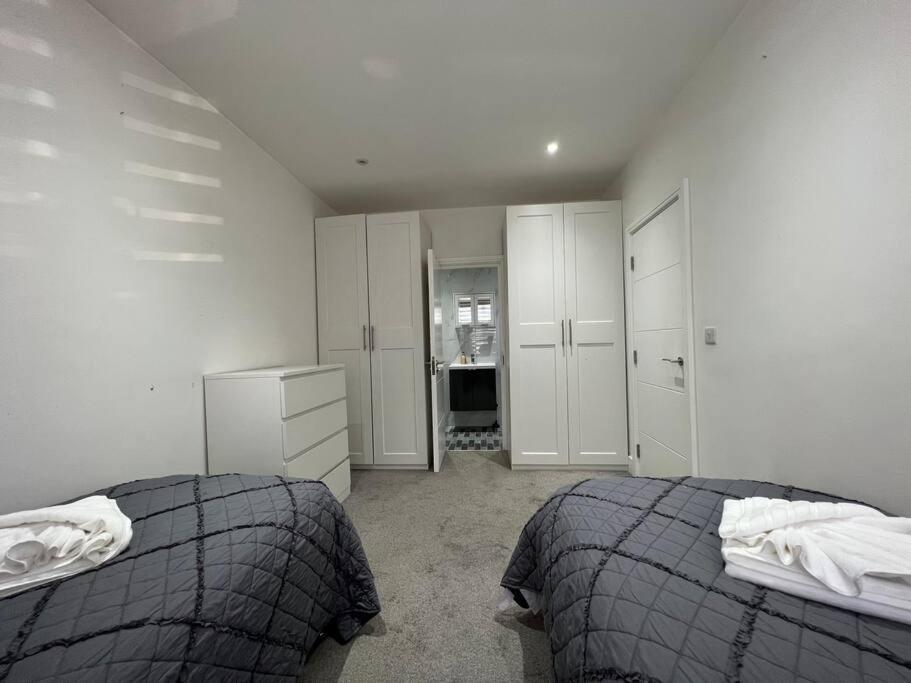 Star London Bell Lane 3-bed Oasis With Garden *